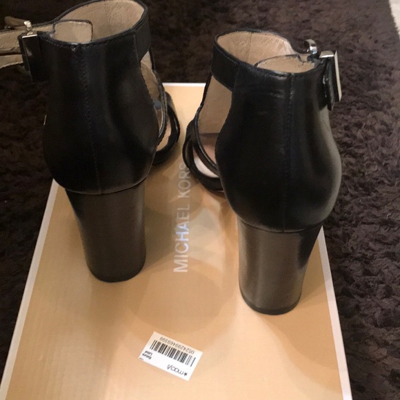 Micheal Kors black sandals - Picture 3 of 4